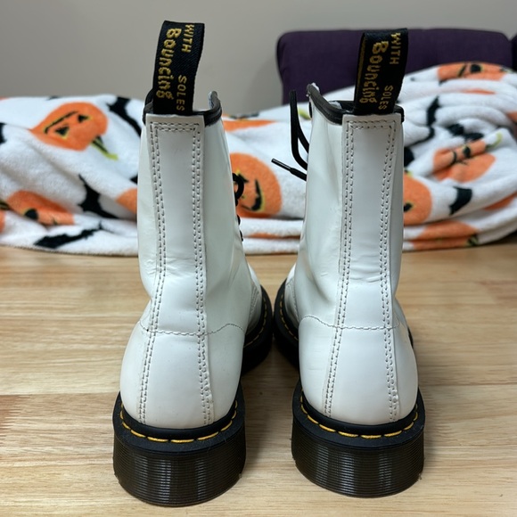 Dr. Martens WOMEN’S 1460 SMOOTH LEATHER LACE UP BOOTS — White — Size Women’s 9 - Picture 5 of 8